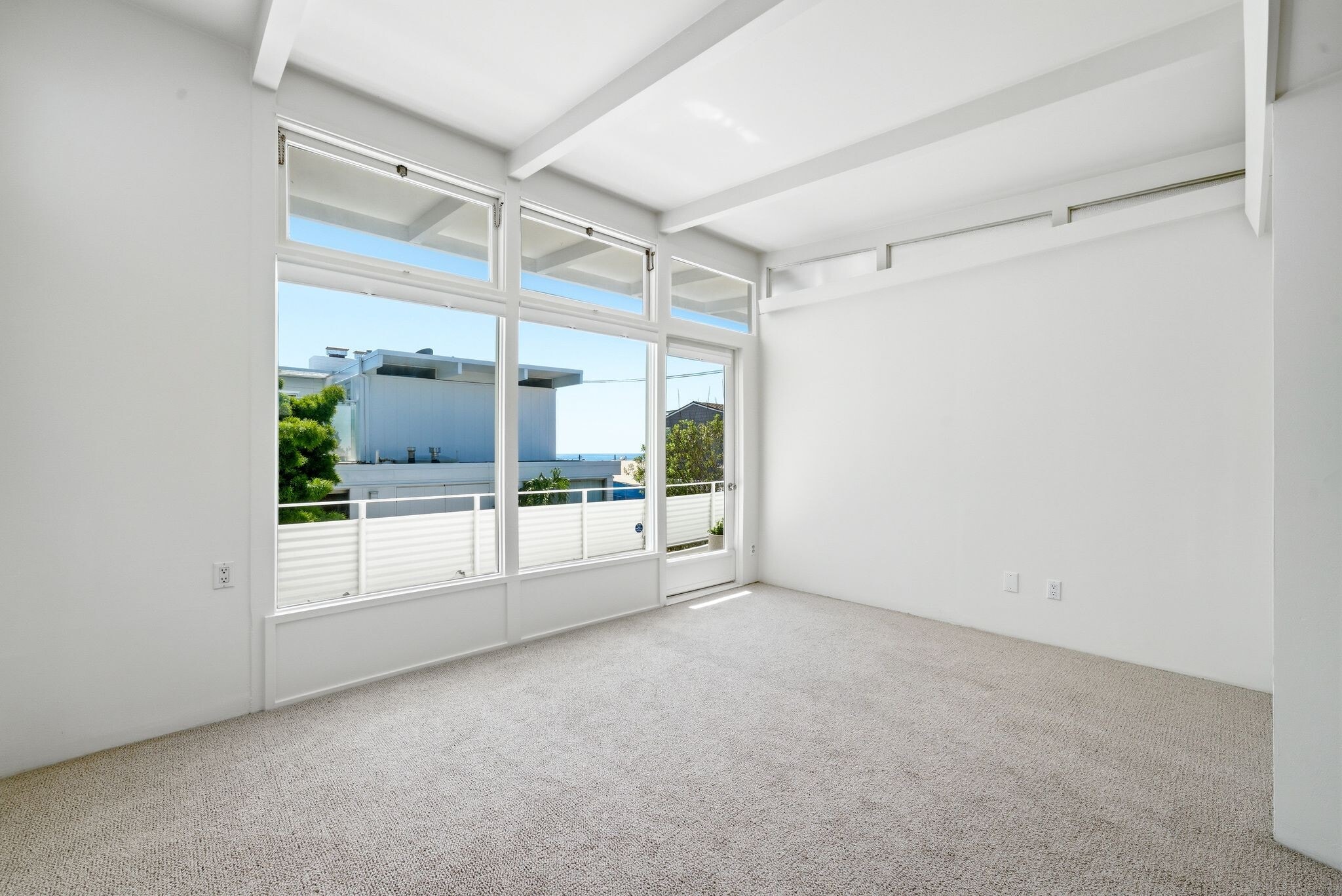 Building Photo - 1210 W Oceanfront