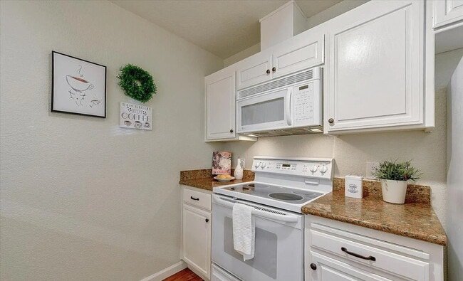 Building Photo - Light and bright 1b/1b unit in the desirable gated community in the heart of Silicon Valley.