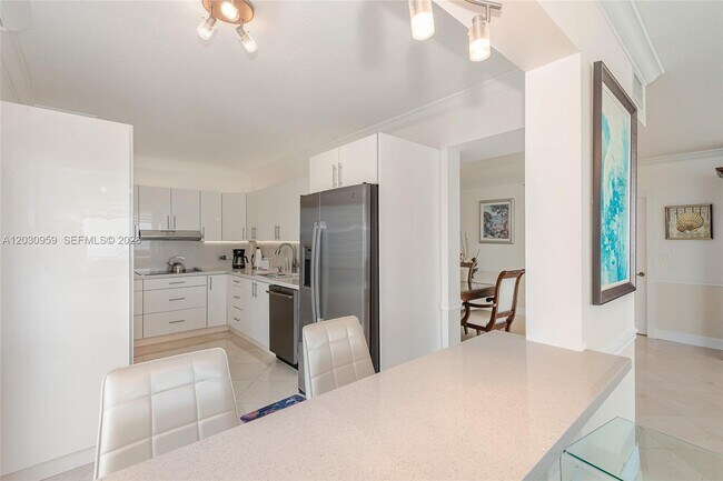 Building Photo - 8855 Collins Ave