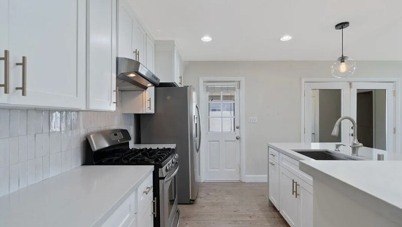 Building Photo - 22922 Cantlay St