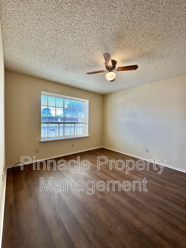 Building Photo - 5818 Davenport Dr