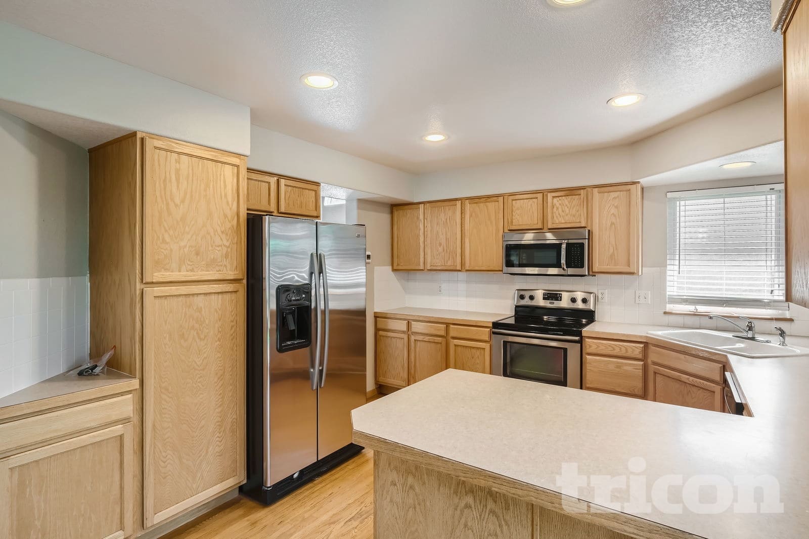 Building Photo - 2215 Sweetwater Creek Dr