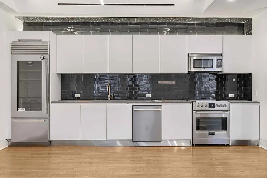 Building Photo - 640 Broadway