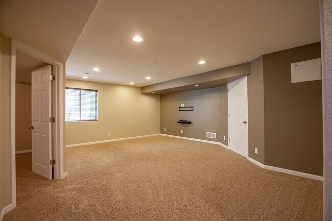 Building Photo - 5 Bedroom Home in Windsor Colorado