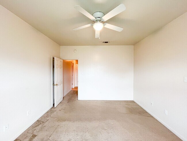 Building Photo - 1212 Nicholas Cir