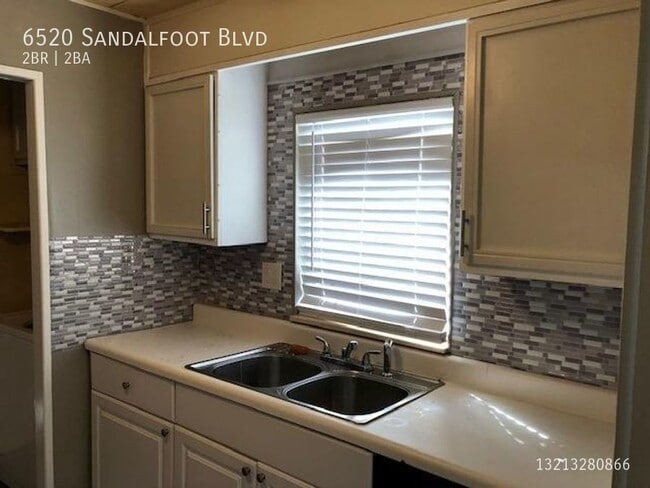 Building Photo - Beautiful 2/2 with large back yard Mobile ...
