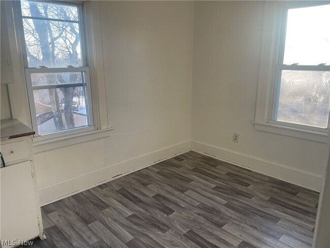 Building Photo - 958 E Wilbeth Rd