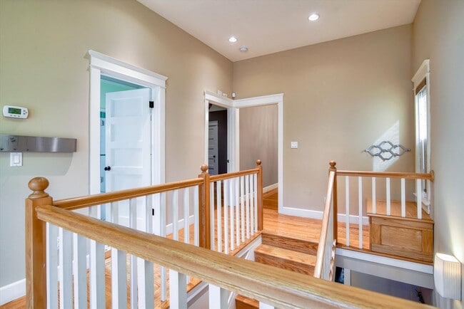 Building Photo - Fantastic, updated Noe Valley single famil...
