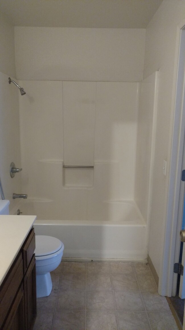 FULL BATHROOM UPSTAIRS - 9000 Kern Ave