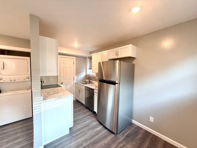 Building Photo - Pre Leasing 26-27 School Term! Newly Renovated 1 Bed / 1 Bath in Central MHK!