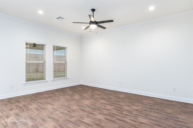 Building Photo - 732 Crozier Dr
