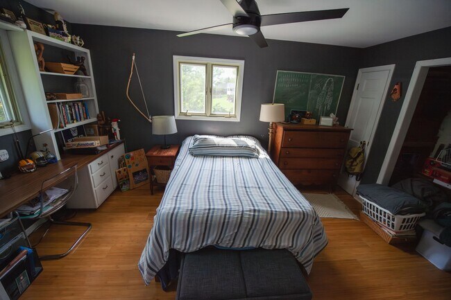 Building Photo - Short Term Rental Family Home