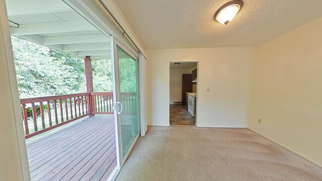 Building Photo - 2Bed 1Bath with Carport! Walk to MSU