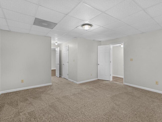 Building Photo - 63 Sentry Oak Ct