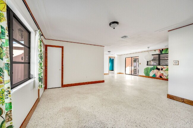 Building Photo - 5 BR/3BA pool home in Merritt Island- NO HOA!