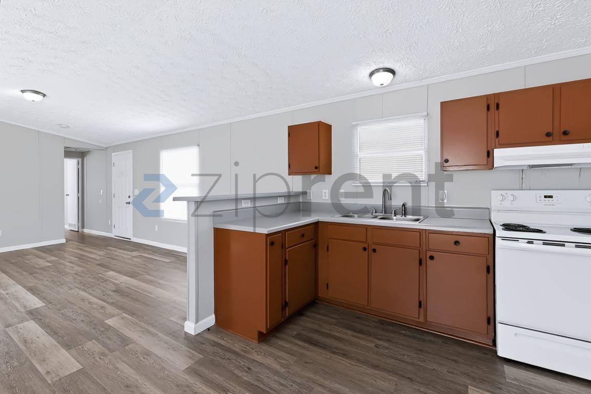 Building Photo - Unit 303