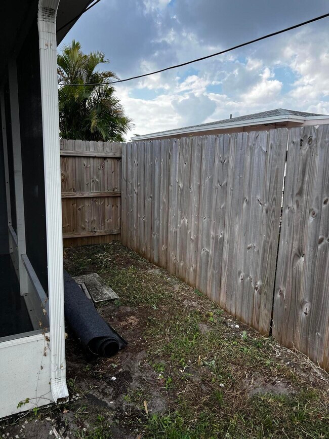 Building Photo - 750 NW 44th Ave