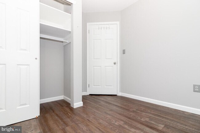 Building Photo - 721 Walden Cir