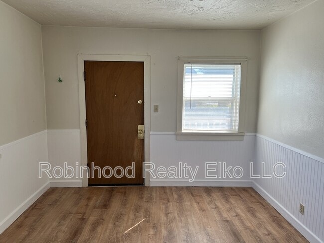 Building Photo - 366 4th St