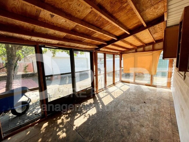 Building Photo - 8506 SE Mill St