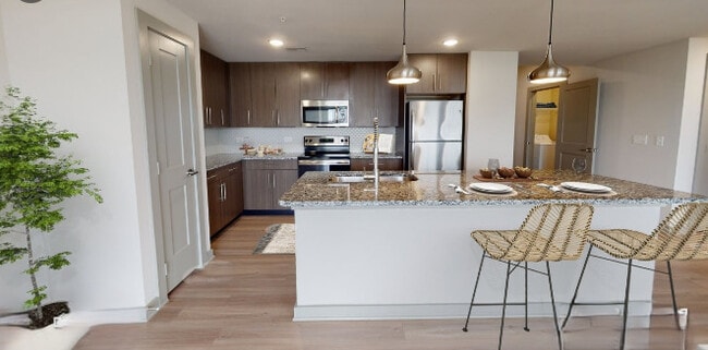 Building Photo - 680 E Algonquin Rd