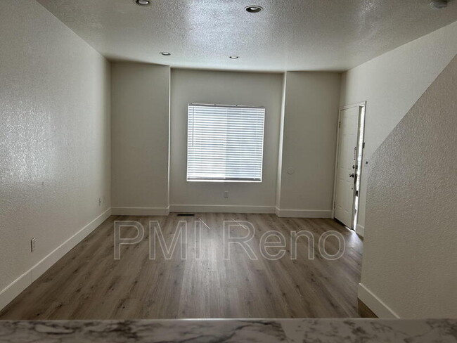 Building Photo - 1303 Powell Ln