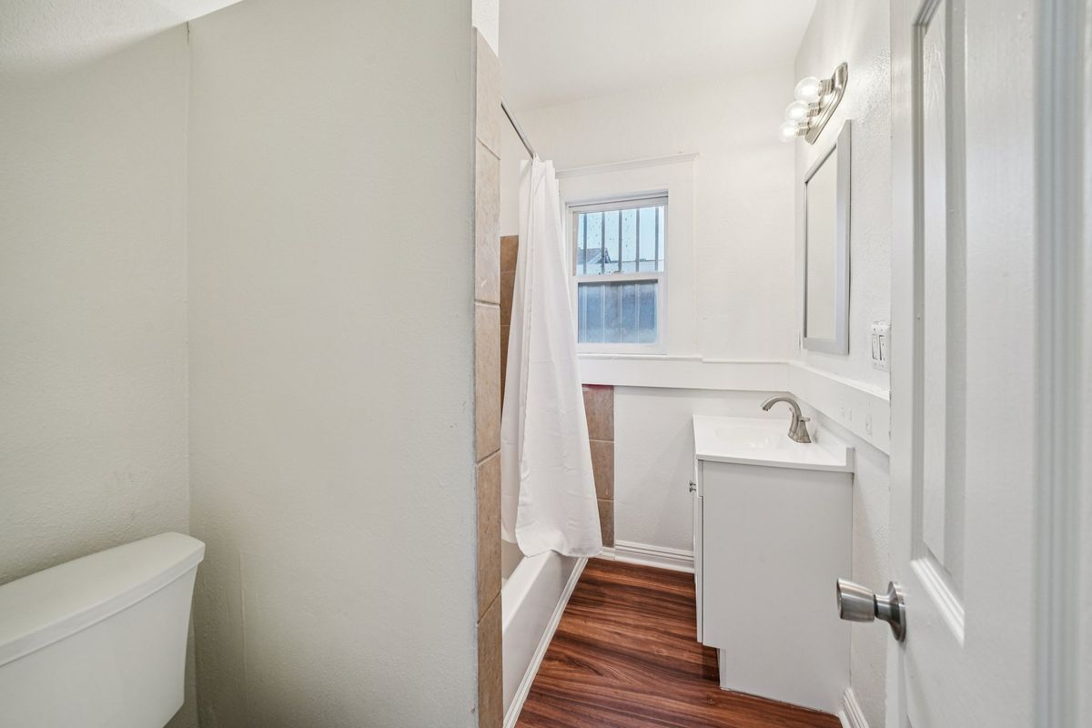 Building Photo - 280 E Orange St