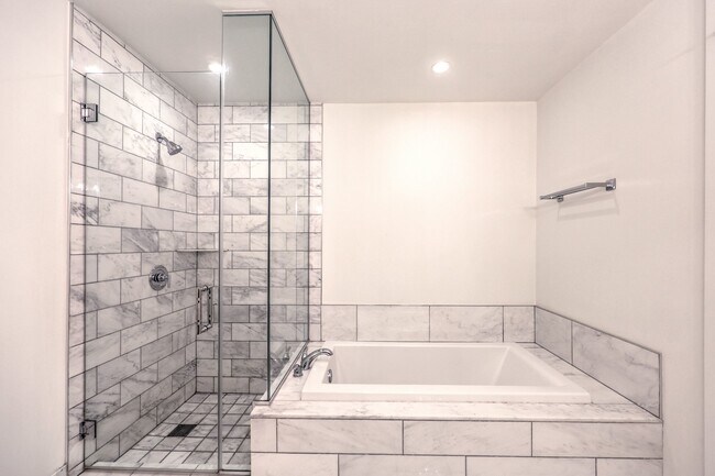 Building Photo - 4471 Dean Martin Dr
