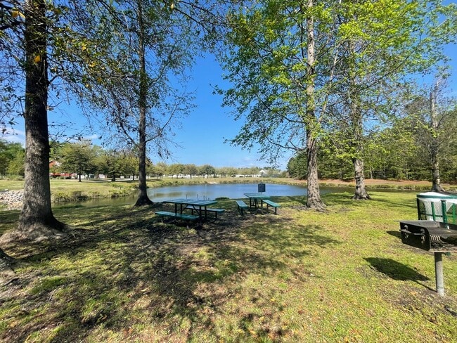 Building Photo - 4476 Farm Lake Dr