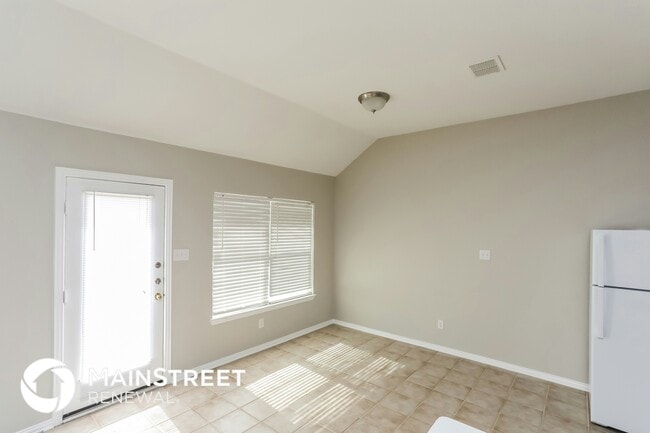 Building Photo - 3164 Kingswood Ct