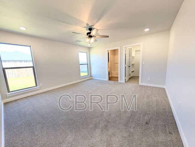 Building Photo - 3220 Cottonwood Ave