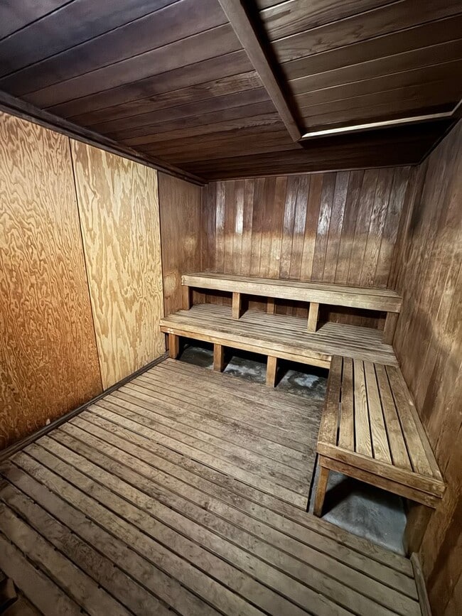 Building Photo - 1 Bed 1 Bath renovated with parking at Alo...