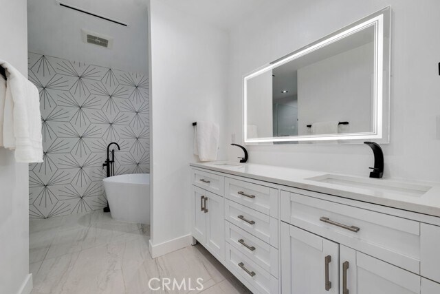 Building Photo - 4941 Hesperia Ave