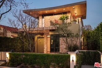 Building Photo - 366 Huntley Dr