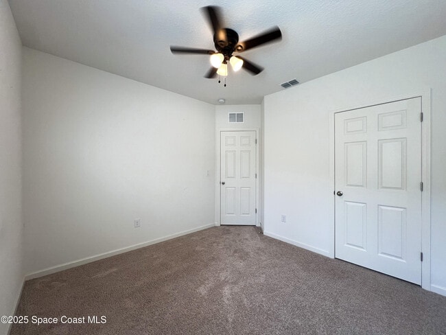 Building Photo - 590 Sorrento Dr