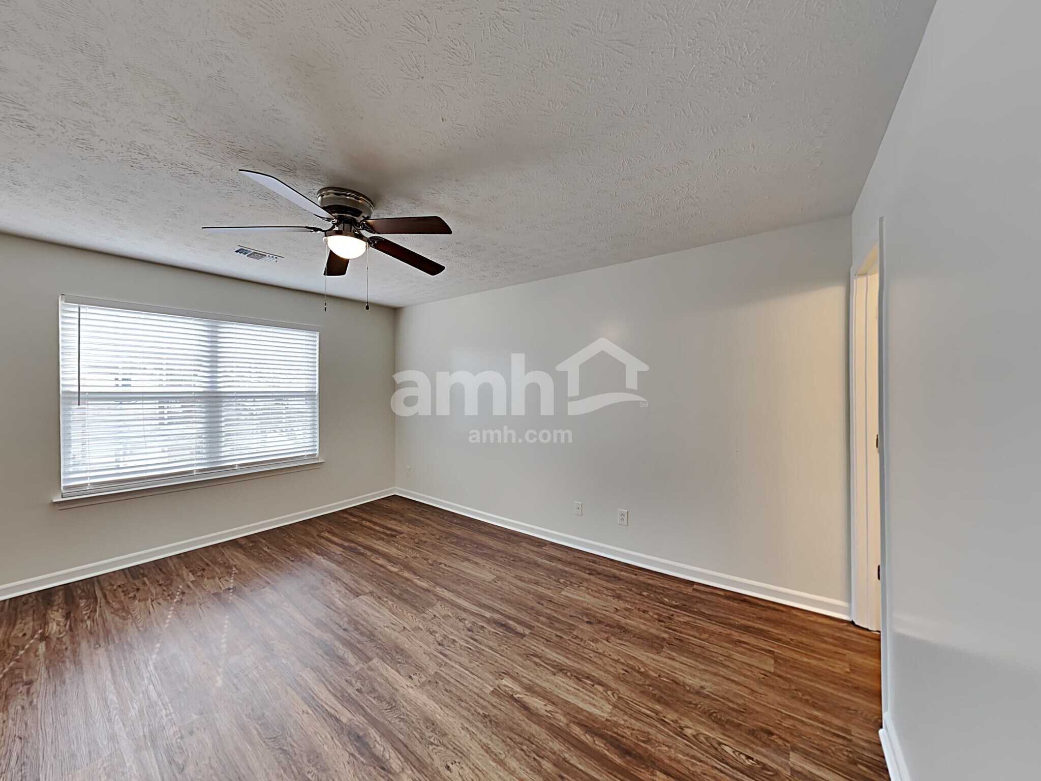 Building Photo - 2180 Lexington Ln