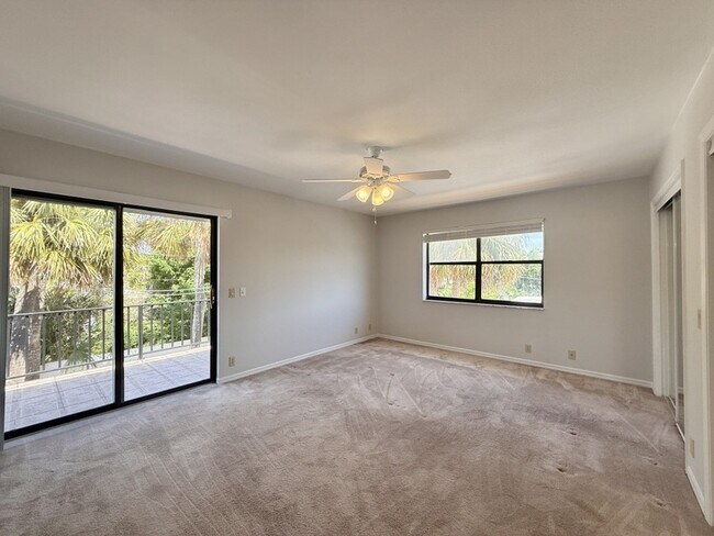 Building Photo - 867 Mandalay Ave