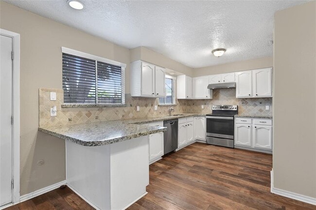 Building Photo - 10007 Oakmont Dr