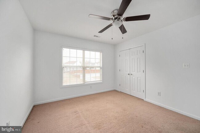 Building Photo - 259 Olympic Dr