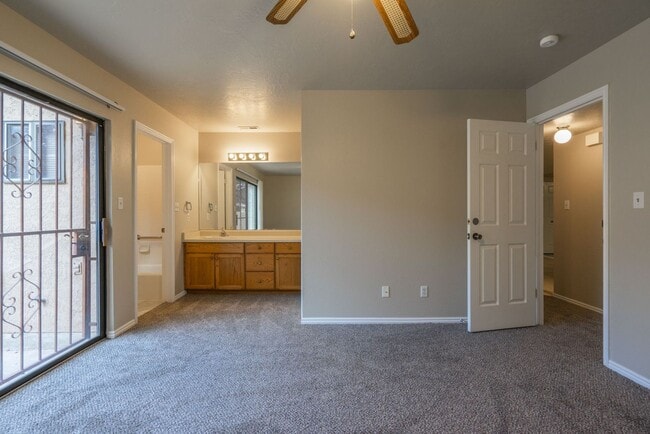 Building Photo - Spacious Updated Townhome in Downtown St. ...
