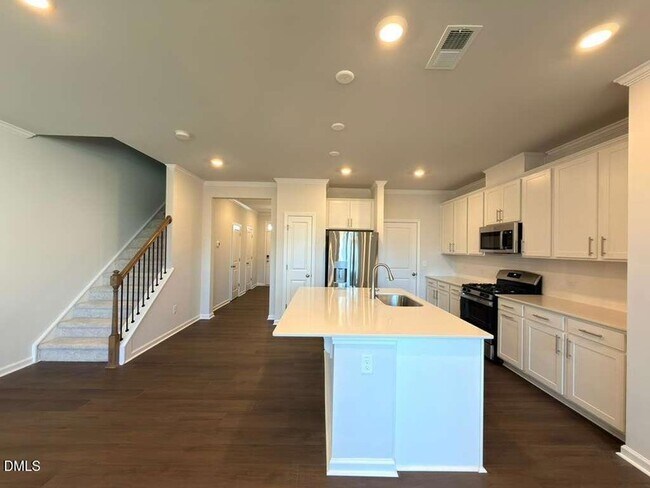 Building Photo - 6025 Grey Colt Wy