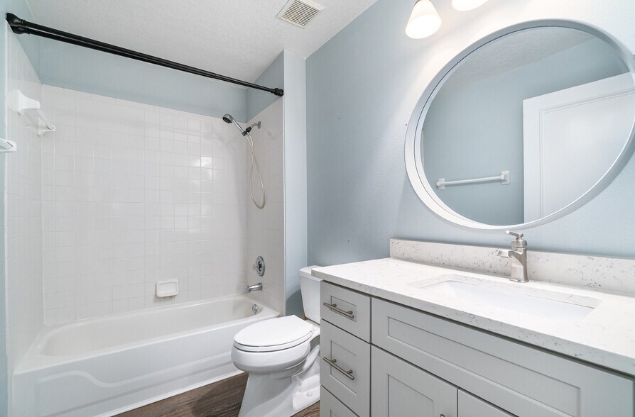 Building Photo - 1030 Loch Vail