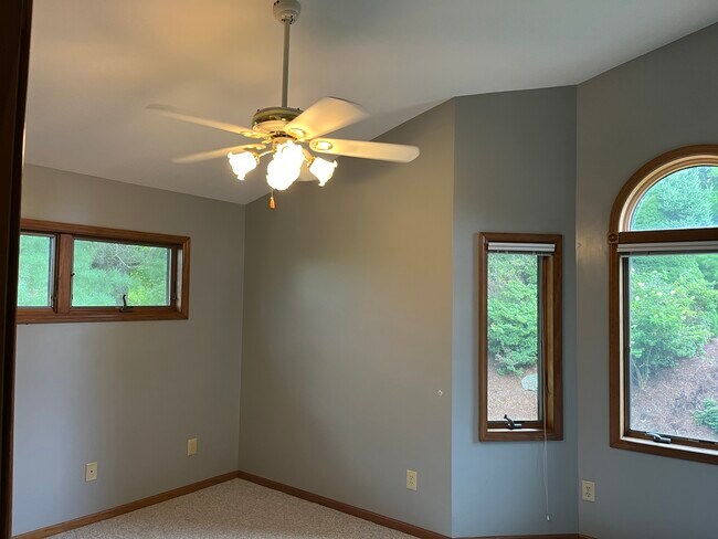 Building Photo - 630 Sorrento Dr