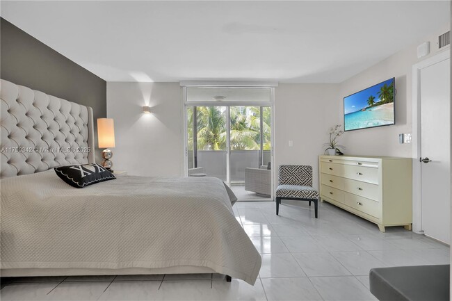 Building Photo - 1623 Collins Ave