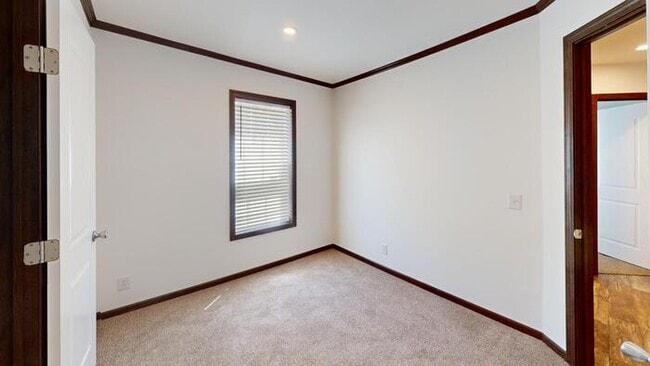 Building Photo - 133 Northwest Dr