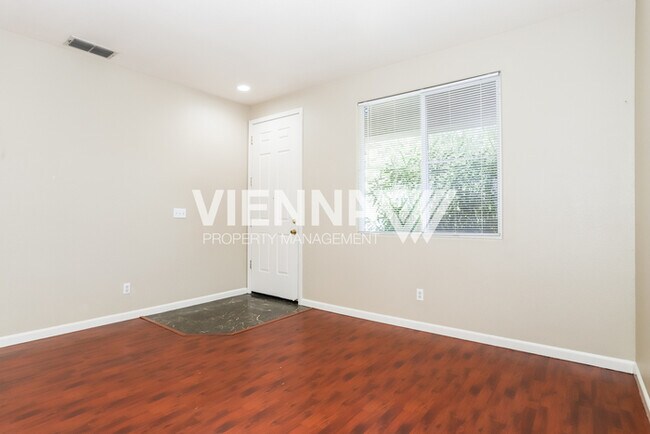 Building Photo - Spacious 4 Bedroom Home in North Natomas