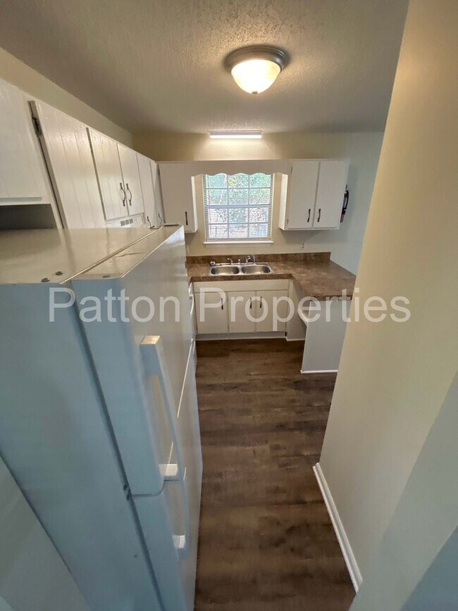 Building Photo - 11 Loquat Ct