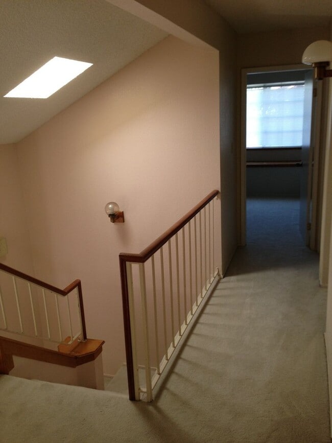 Building Photo - SW Bakersfield home!