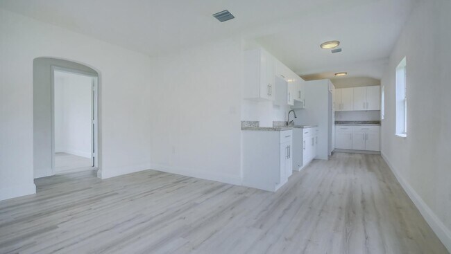 Building Photo - 790 NW 64th St