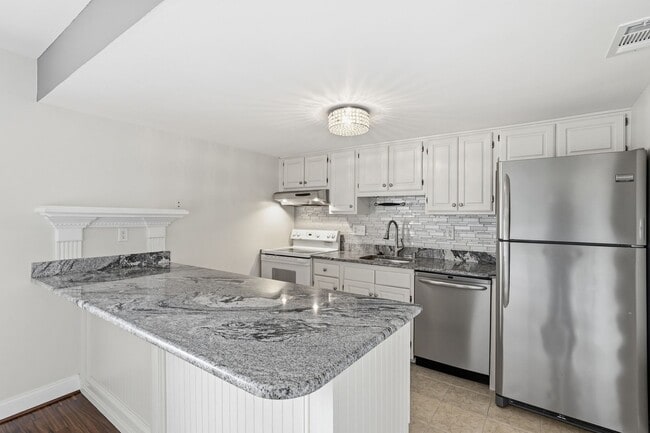 Building Photo - 1042B Margate Ct